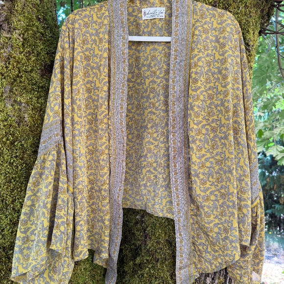 Kantha Bae Silk Shrug - Picture 1 of 4